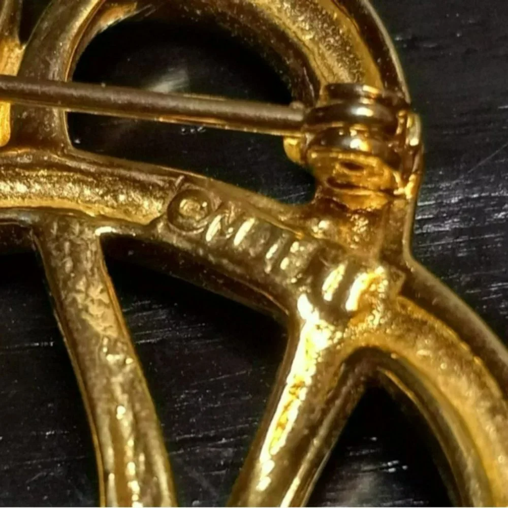 Vintage‎ Signed MJ Ent Scroll Loops Gold Tone Brooch 2